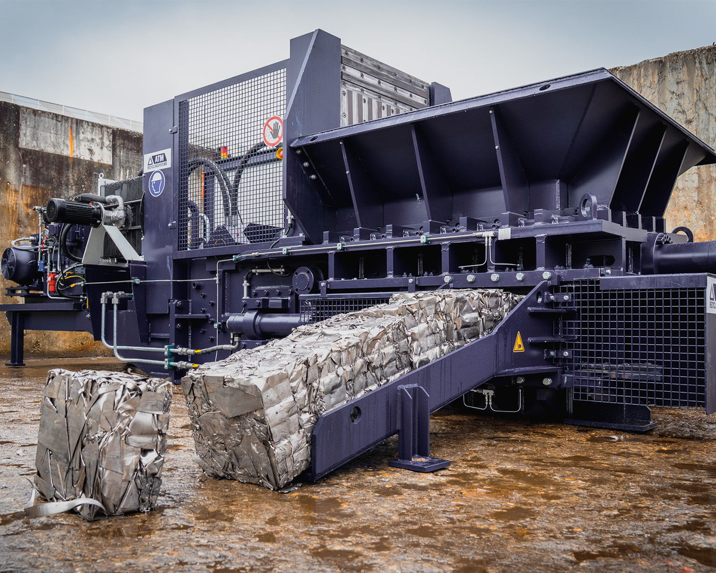 Balers, presses & compactors 04